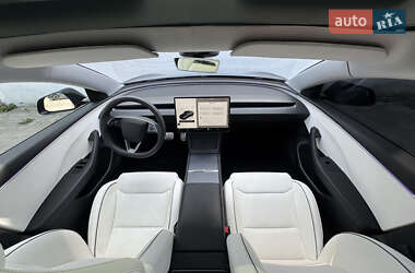 Седан Tesla Model 3 2024 в 