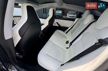 Седан Tesla Model 3 2024 в 