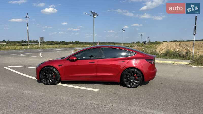 Седан Tesla Model 3 2022 в Жовкві