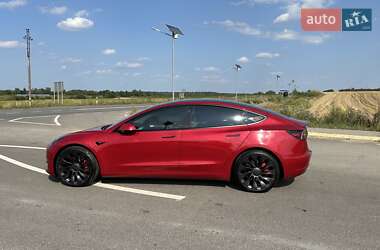 Седан Tesla Model 3 2022 в 