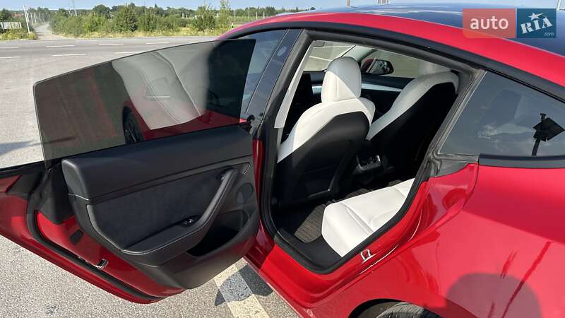 Седан Tesla Model 3 2022 в Жовкві