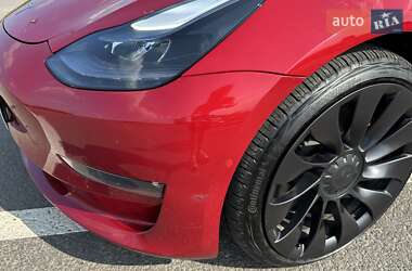 Седан Tesla Model 3 2022 в 