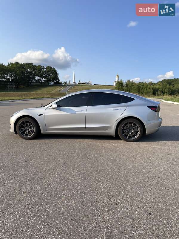 Седан Tesla Model 3 2018 в Харкові
