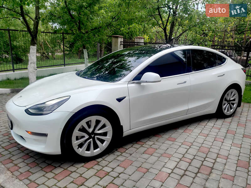 Седан Tesla Model 3 2018 в Львові