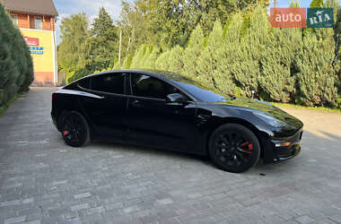 Седан Tesla Model 3 2022 в 