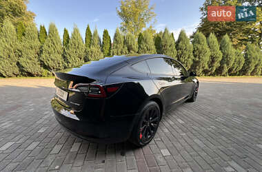 Седан Tesla Model 3 2022 в 