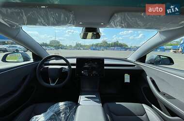 Седан Tesla Model 3 2024 в 