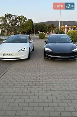 Седан Tesla Model 3 2024 в 