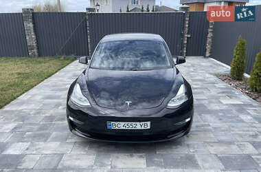 Седан Tesla Model 3 2021 в Киеве