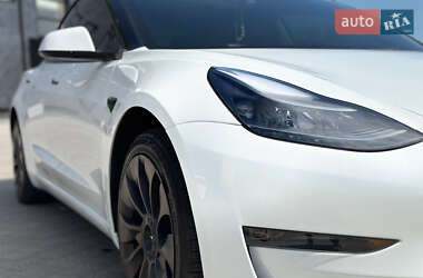 Седан Tesla Model 3 2023 в 