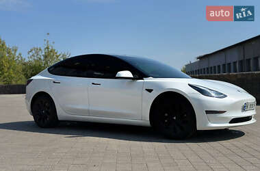 Седан Tesla Model 3 2023 в 
