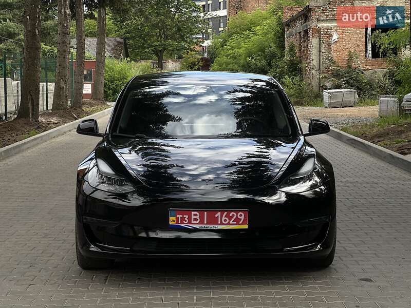Седан Tesla Model 3 2022 в Львове