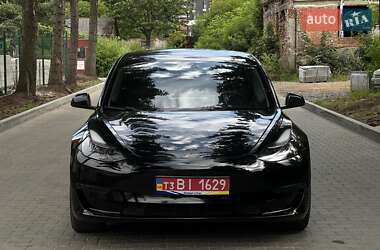 Седан Tesla Model 3 2022 в 