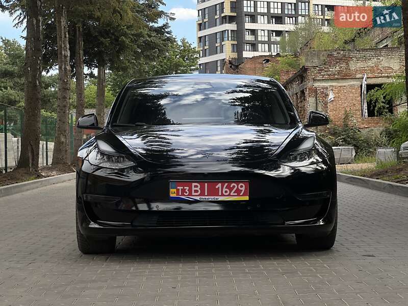 Седан Tesla Model 3 2022 в Львове
