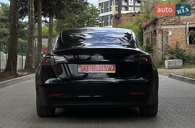 Седан Tesla Model 3 2022 в 