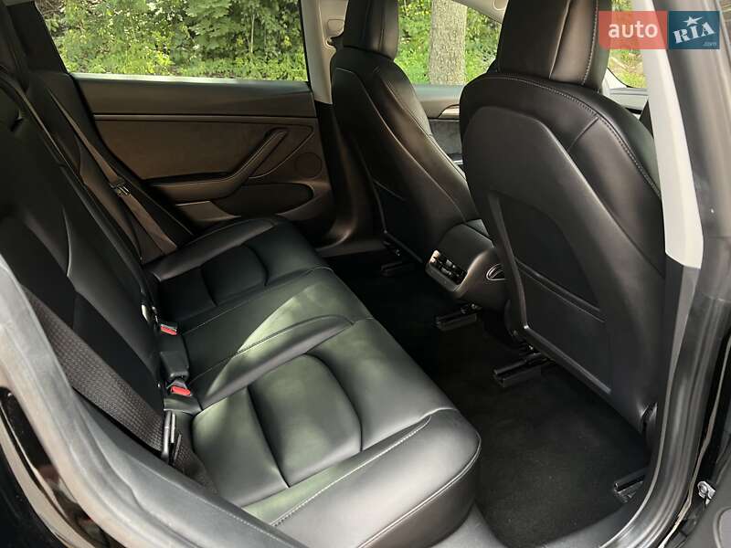 Седан Tesla Model 3 2022 в Львове