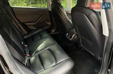Седан Tesla Model 3 2022 в 
