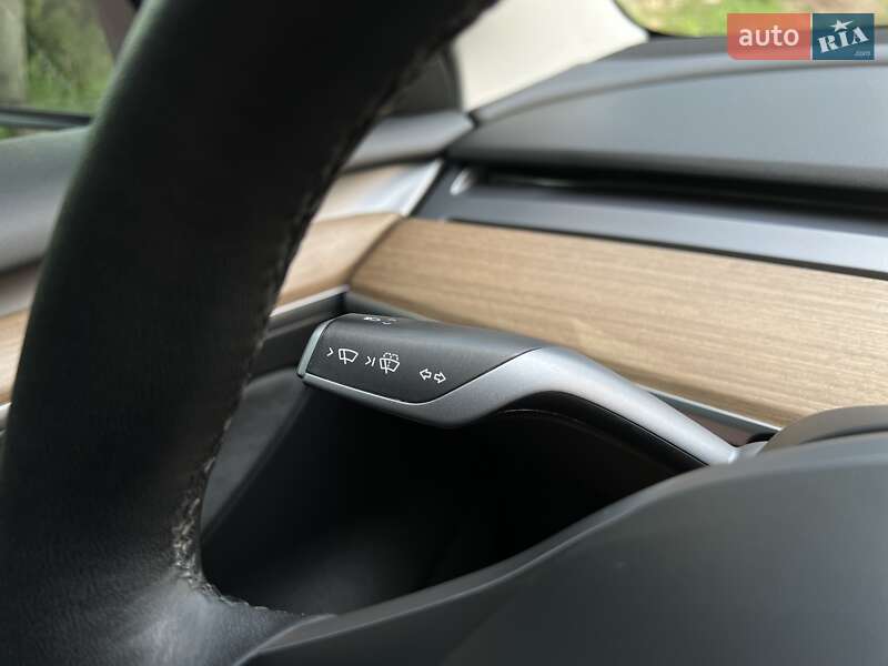 Седан Tesla Model 3 2022 в Львове