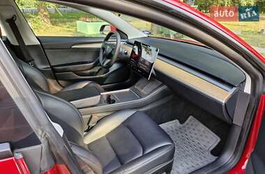 Седан Tesla Model 3 2023 в 