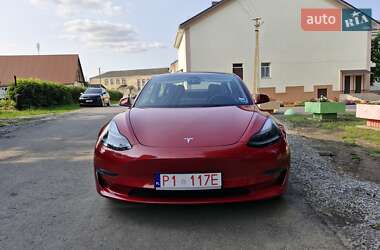 Седан Tesla Model 3 2023 в 