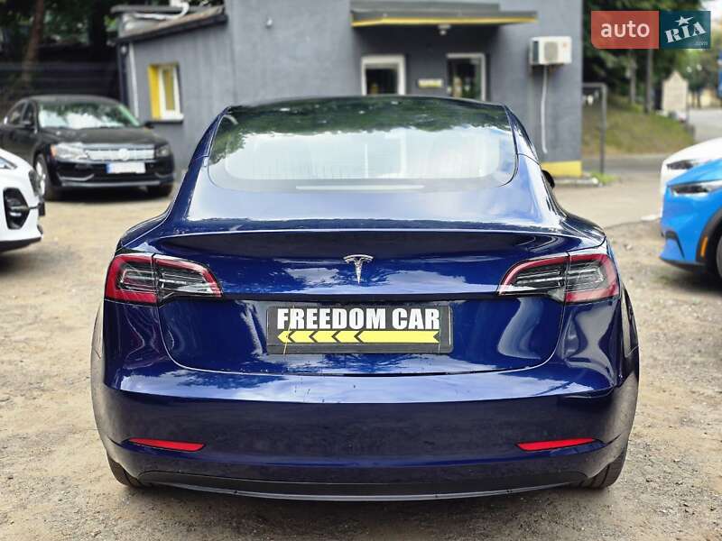 Седан Tesla Model 3 2023 в Львове