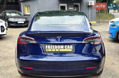 Седан Tesla Model 3 2023 в 