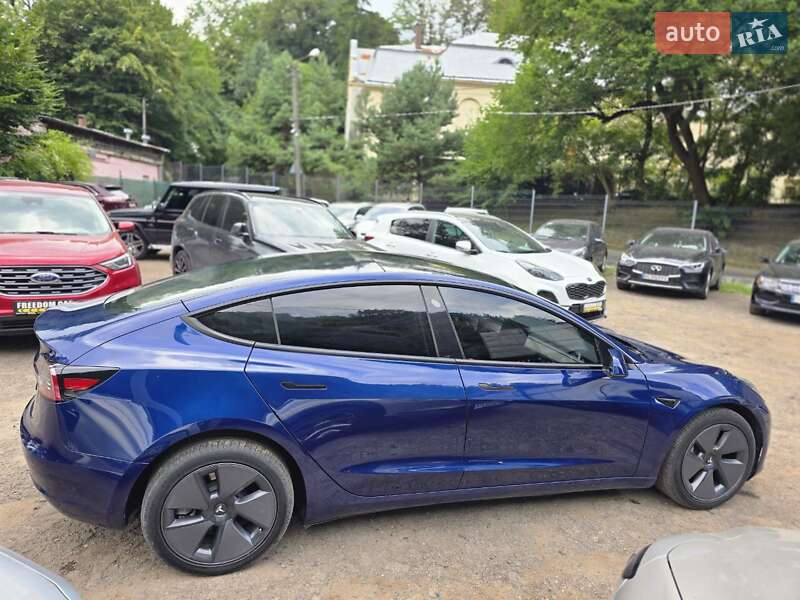 Седан Tesla Model 3 2023 в Львове