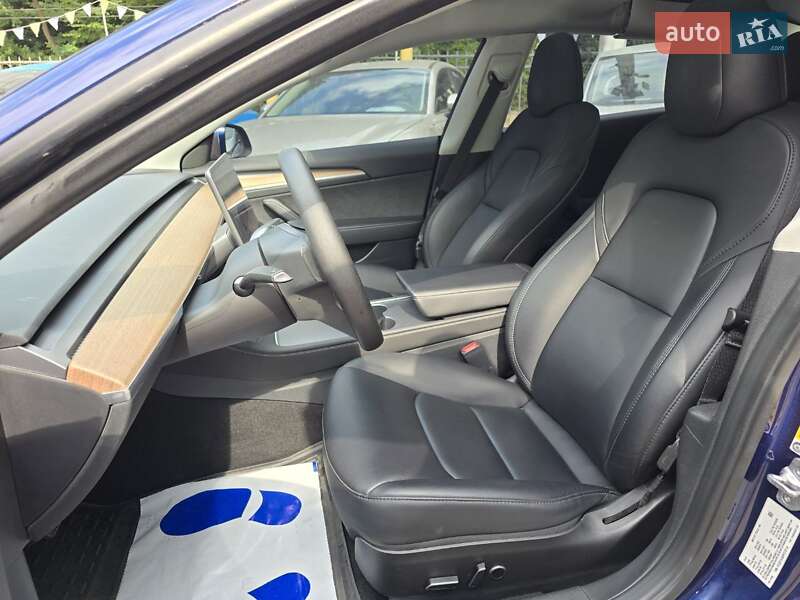 Седан Tesla Model 3 2023 в Львове