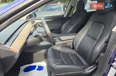 Седан Tesla Model 3 2023 в 
