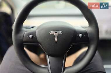 Седан Tesla Model 3 2023 в 