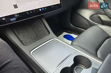 Седан Tesla Model 3 2023 в 