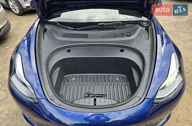 Седан Tesla Model 3 2023 в 