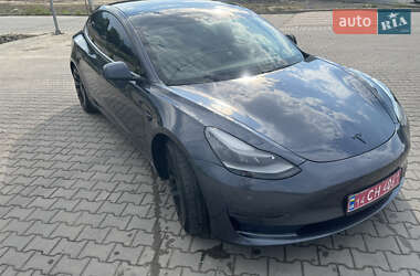 Седан Tesla Model 3 2021 в 