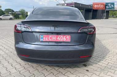 Седан Tesla Model 3 2021 в 