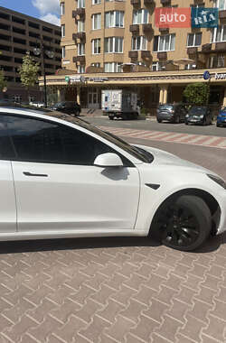 Седан Tesla Model 3 2021 в 