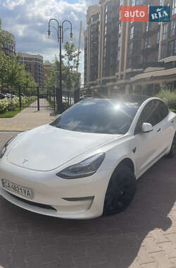 Седан Tesla Model 3 2021 в 
