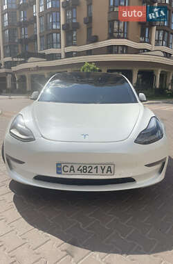 Седан Tesla Model 3 2021 в 