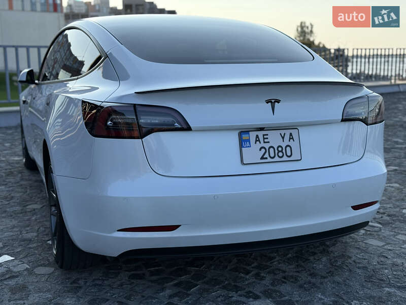 Седан Tesla Model 3 2022 в Днепре