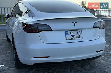 Седан Tesla Model 3 2022 в 