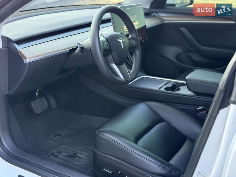 Седан Tesla Model 3 2022 в Днепре