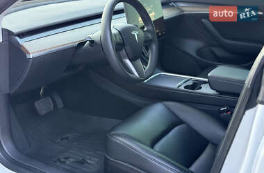 Седан Tesla Model 3 2022 в 