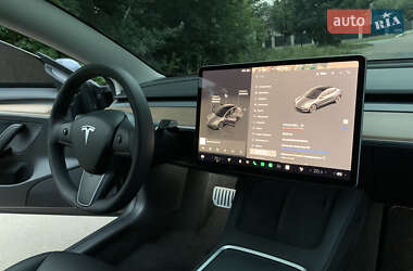 Седан Tesla Model 3 2023 в 