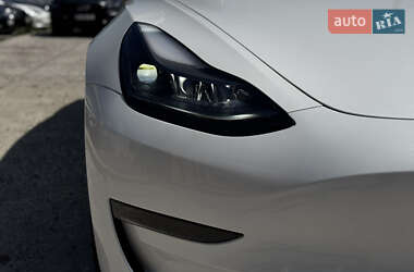 Седан Tesla Model 3 2023 в 