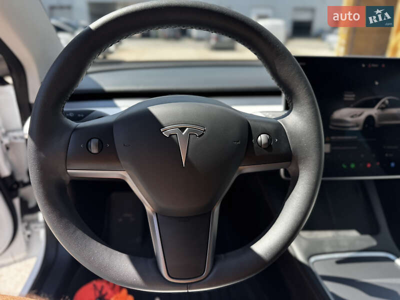Седан Tesla Model 3 2023 в Житомире