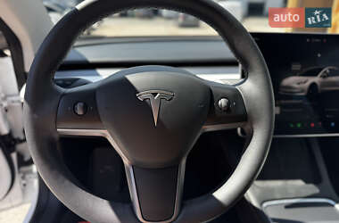 Седан Tesla Model 3 2023 в 