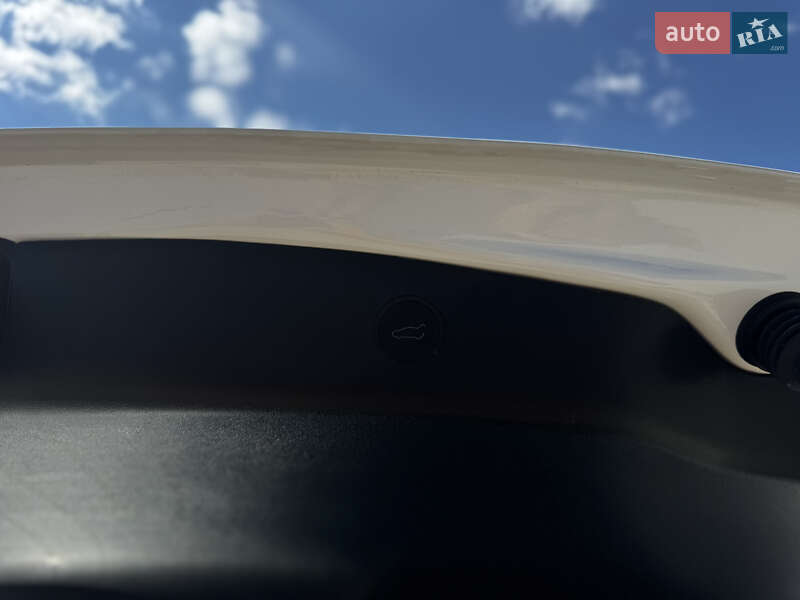 Седан Tesla Model 3 2023 в Житомире