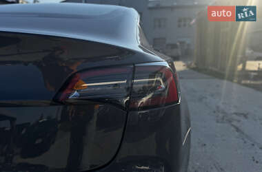 Седан Tesla Model 3 2023 в 