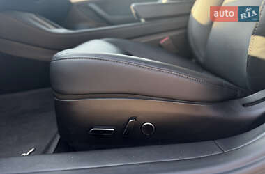 Седан Tesla Model 3 2023 в 