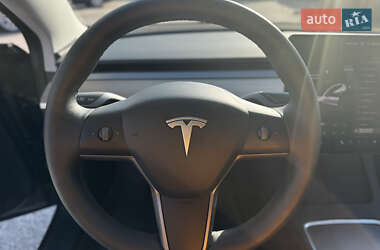 Седан Tesla Model 3 2023 в 