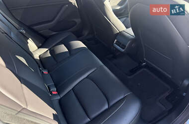 Седан Tesla Model 3 2023 в 